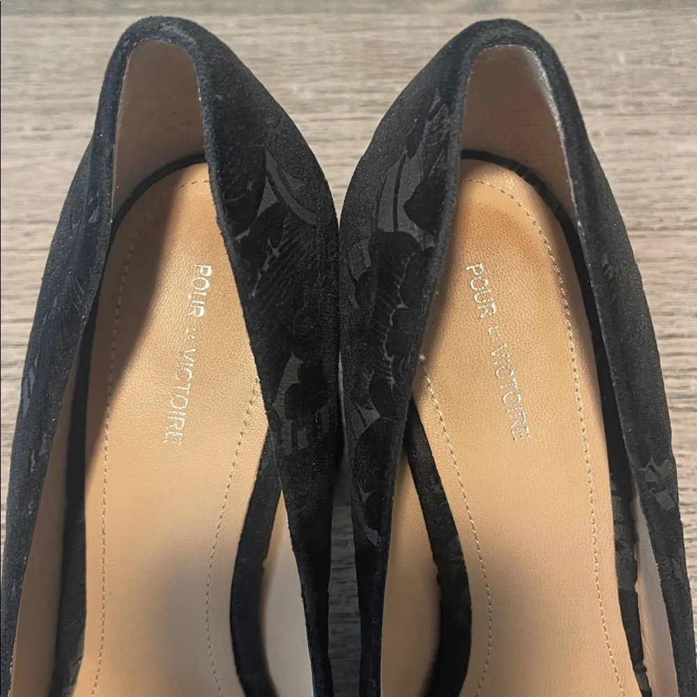Pour La Victoire Black Floral Pointed Toe Pumps